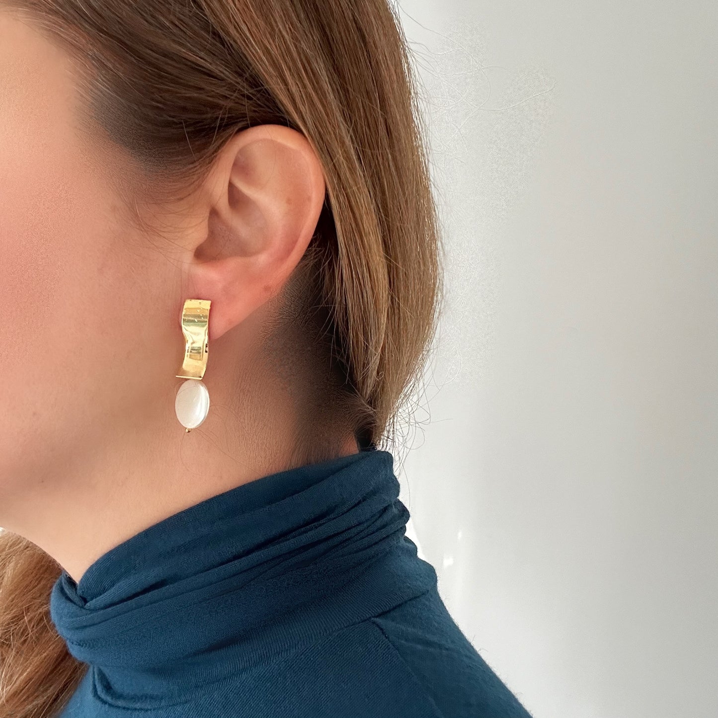 PEARL WITH A TWIST earrings