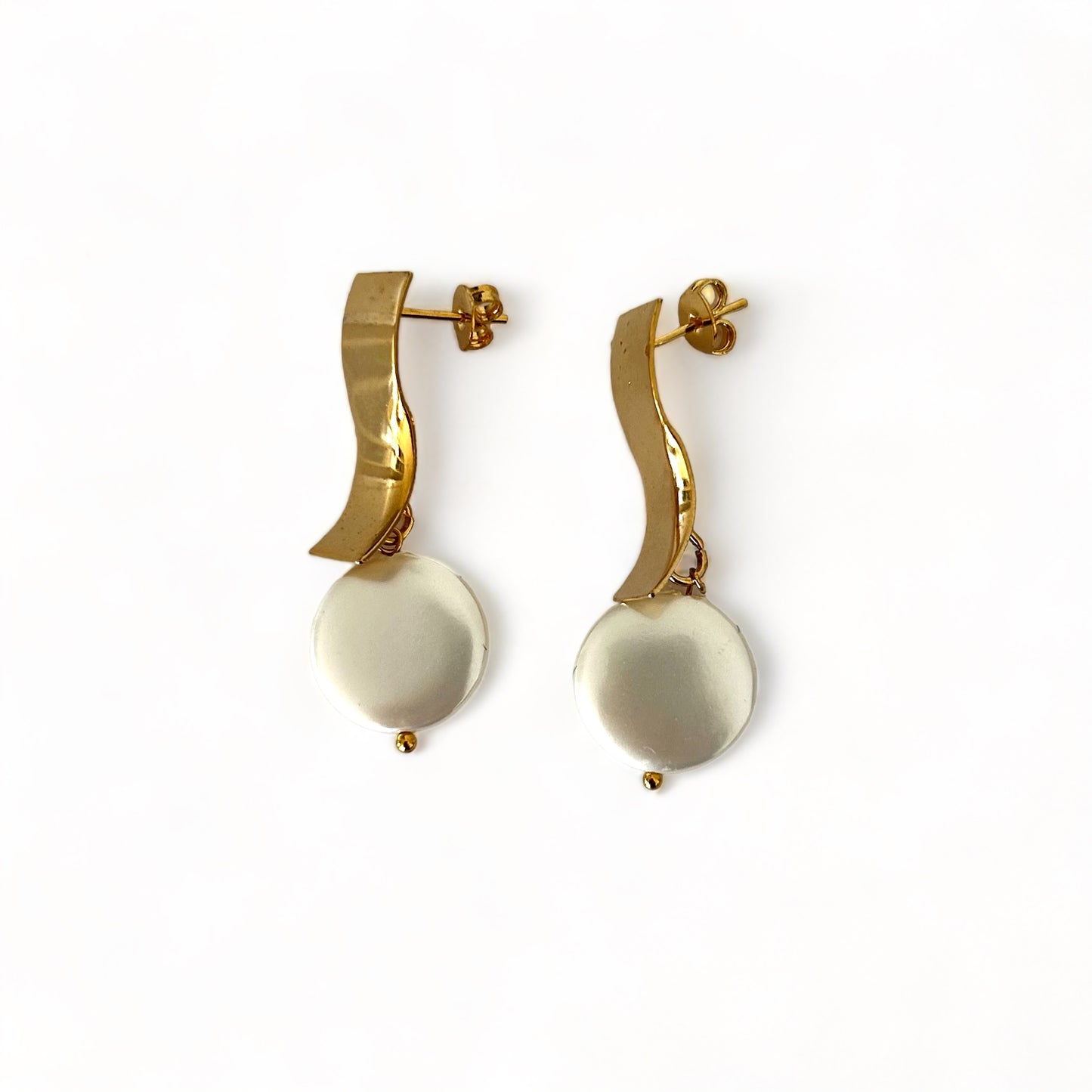 PEARL WITH A TWIST earrings