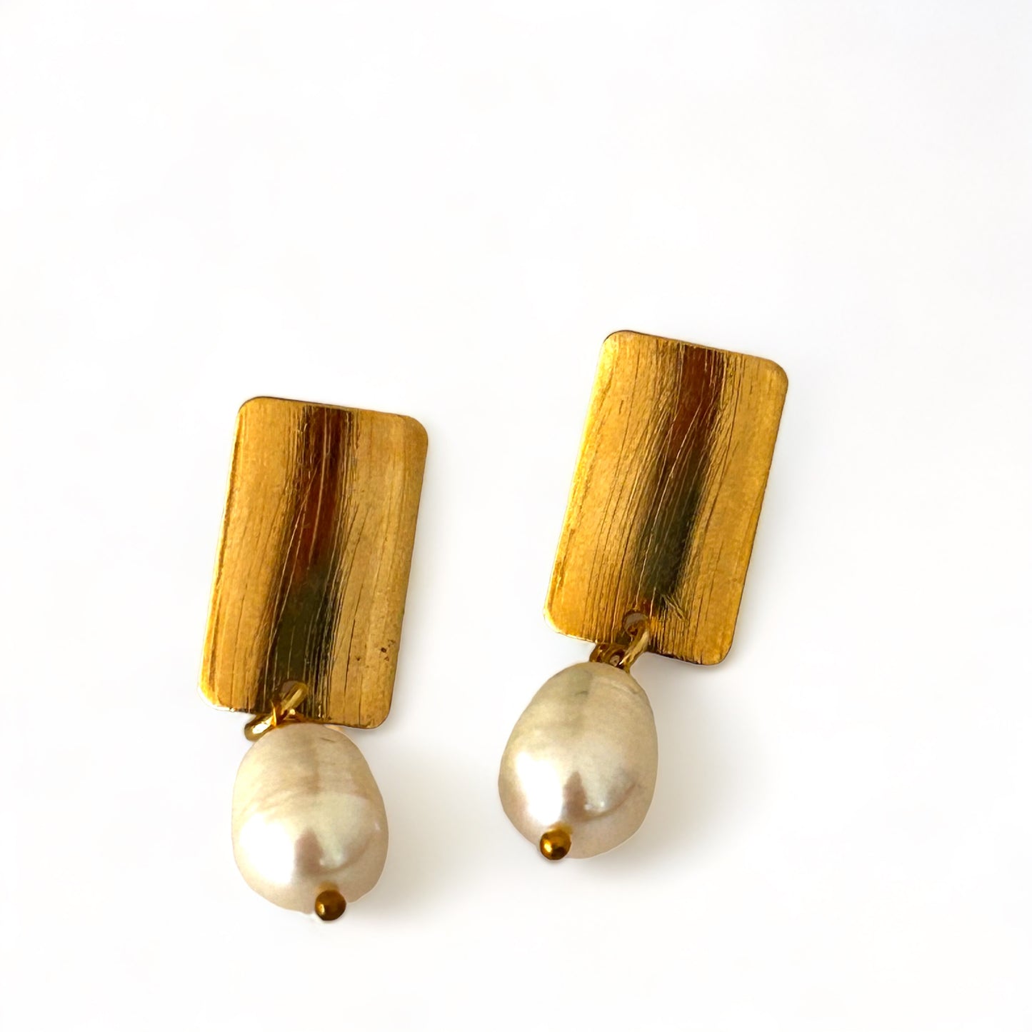 SIMPLY BEAUTIFUL PEARL mid-size earrings
