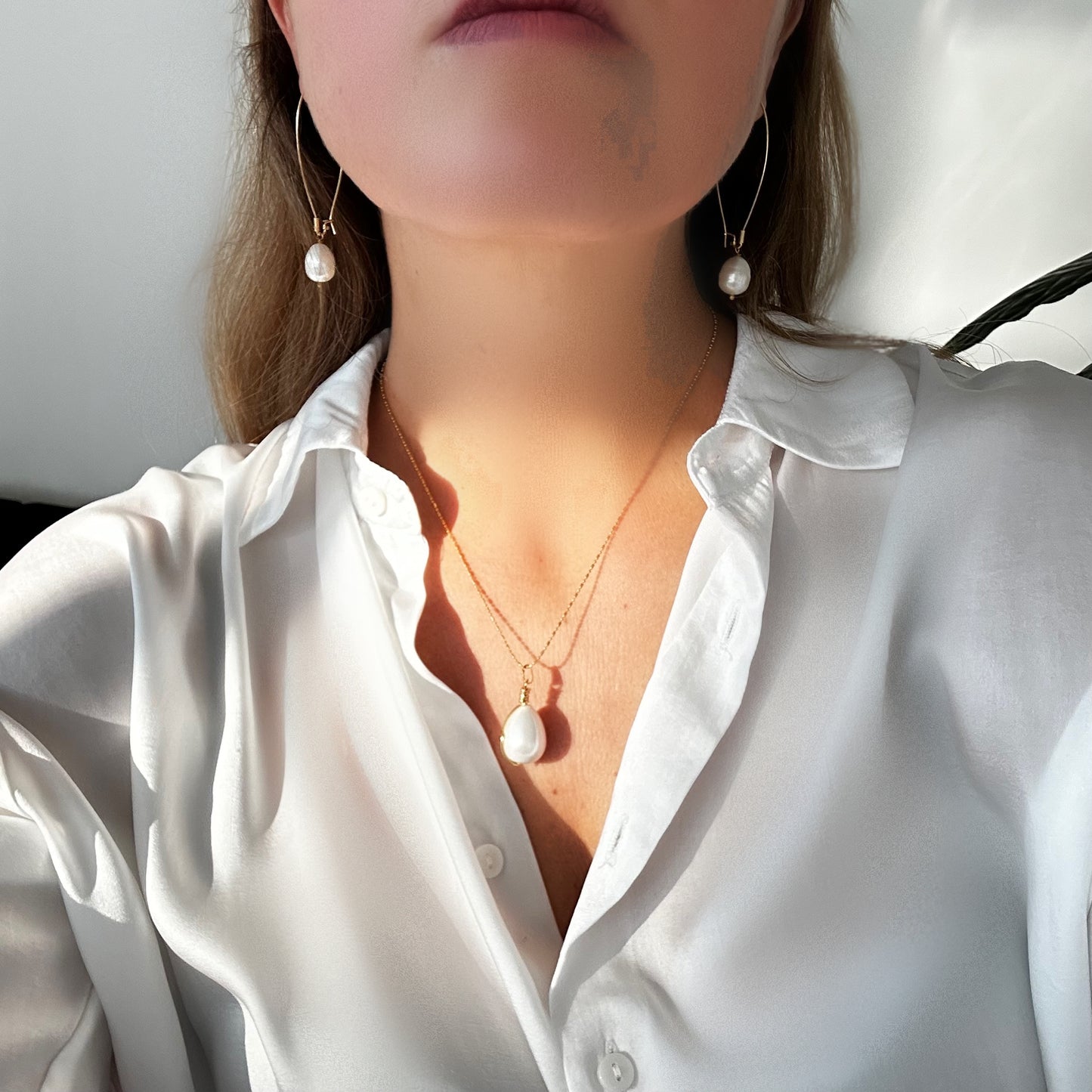 DREAMSHINES PEARL WITH A TWIST short necklace