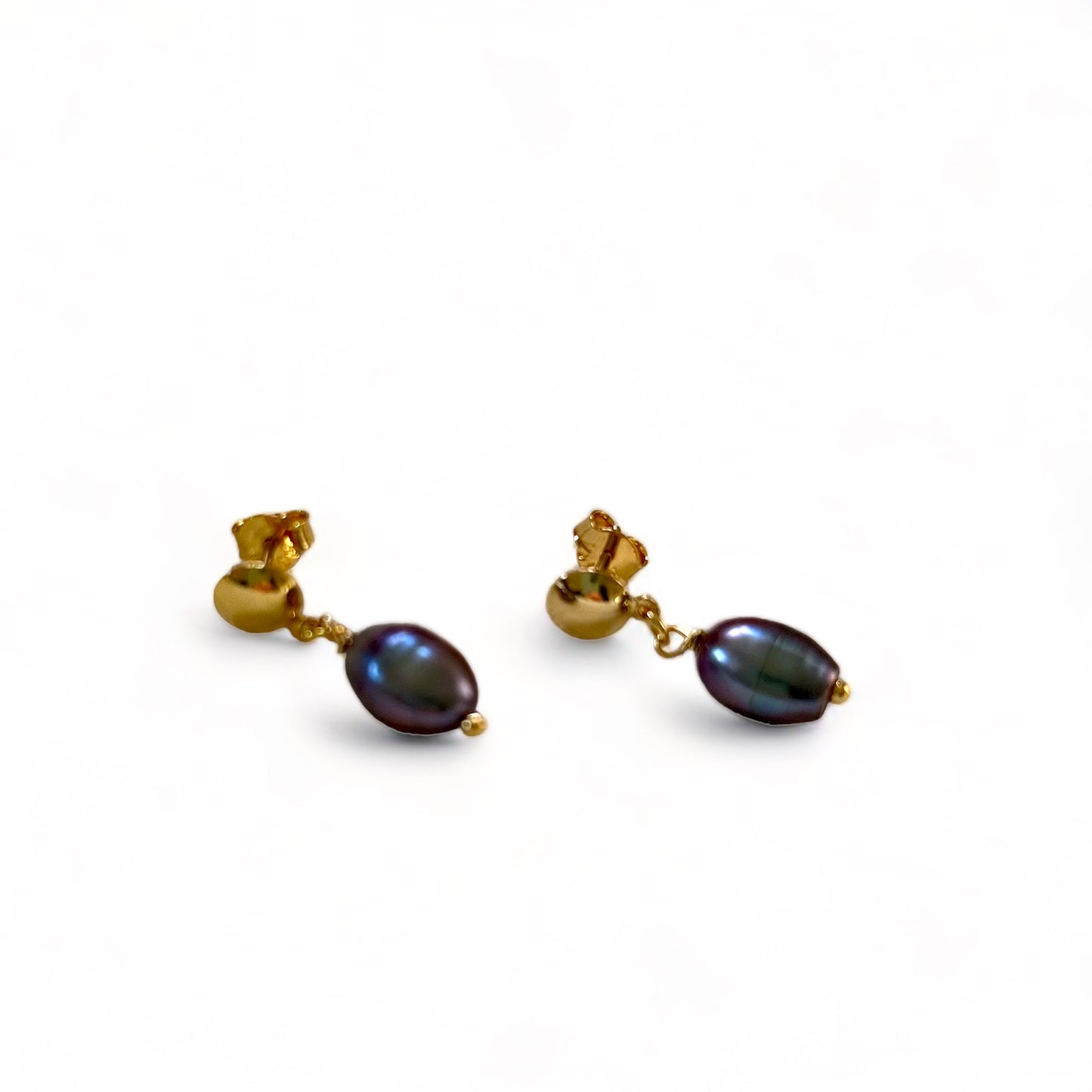 A TOUCH OF DREAMSHINES COLOR pearl short earrings
