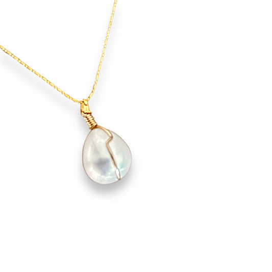 DREAMSHINES PEARL WITH A TWIST short necklace