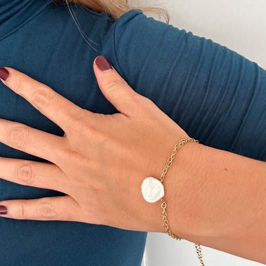 THE ONE BAROQUE PEARL clasp bracelet by DREAMSHINES