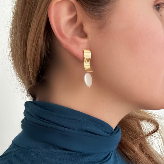 PEARL WITH A TWIST earrings